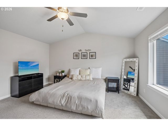 201 KINDRE St, St Helens, OR 97051