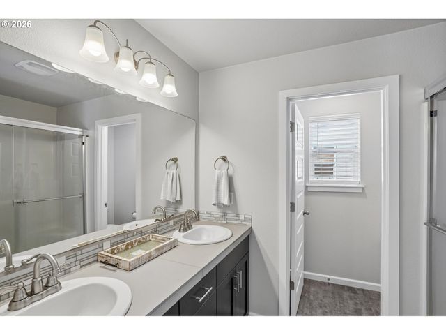 201 KINDRE St, St Helens, OR 97051