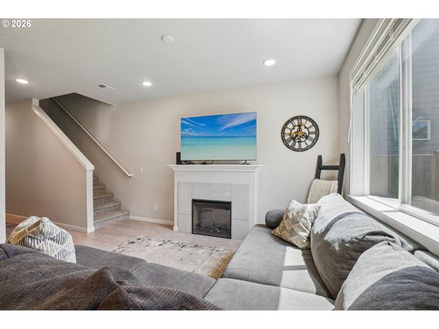 201 KINDRE St, St Helens, OR 97051