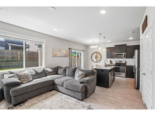 201 KINDRE St, St Helens, OR 97051