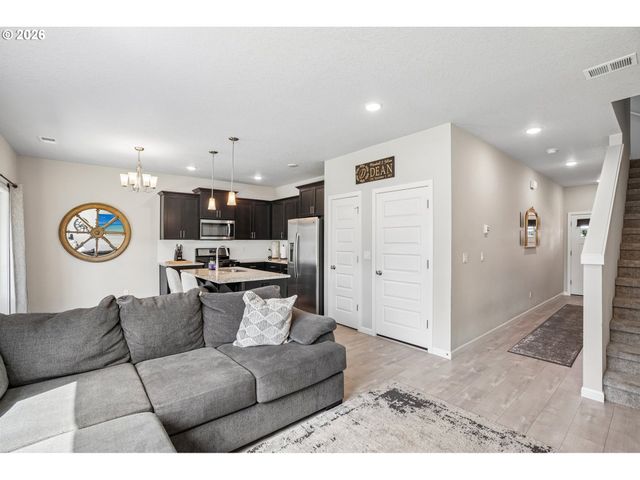 201 KINDRE St, St Helens, OR 97051