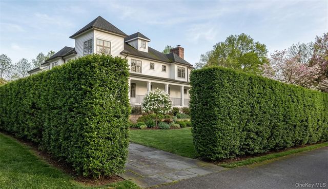 22 Whippoorwill Road E, Armonk, NY 10504