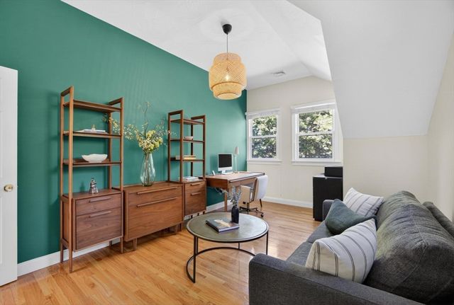 36 Roosevelt Rd 36, Lexington, MA 02420