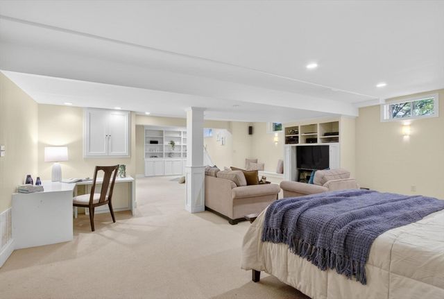 36 Roosevelt Rd 36, Lexington, MA 02420