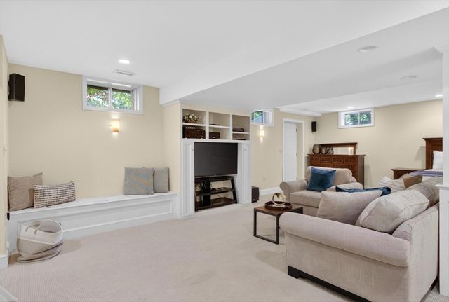 36 Roosevelt Rd 36, Lexington, MA 02420