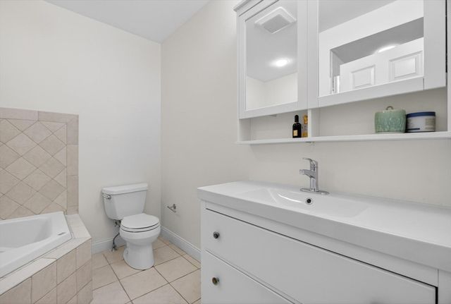 36 Roosevelt Rd 36, Lexington, MA 02420