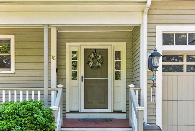 36 Roosevelt Rd 36, Lexington, MA 02420