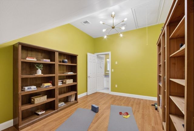 36 Roosevelt Rd 36, Lexington, MA 02420
