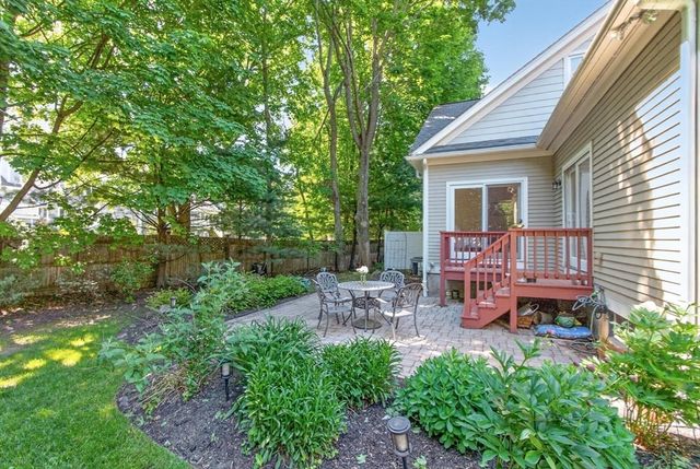 36 Roosevelt Rd 36, Lexington, MA 02420
