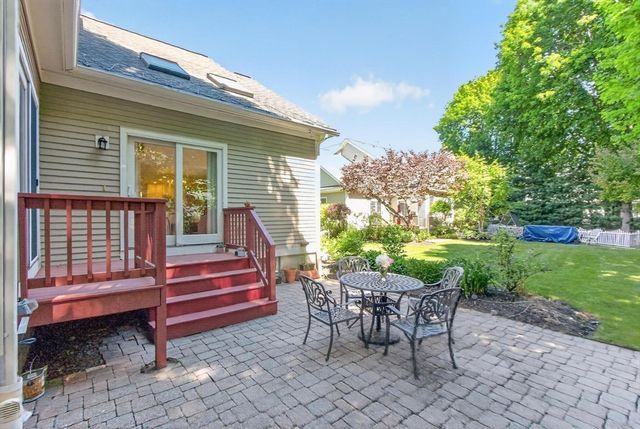 36 Roosevelt Rd 36, Lexington, MA 02420