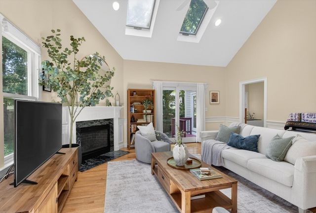 36 Roosevelt Rd 36, Lexington, MA 02420