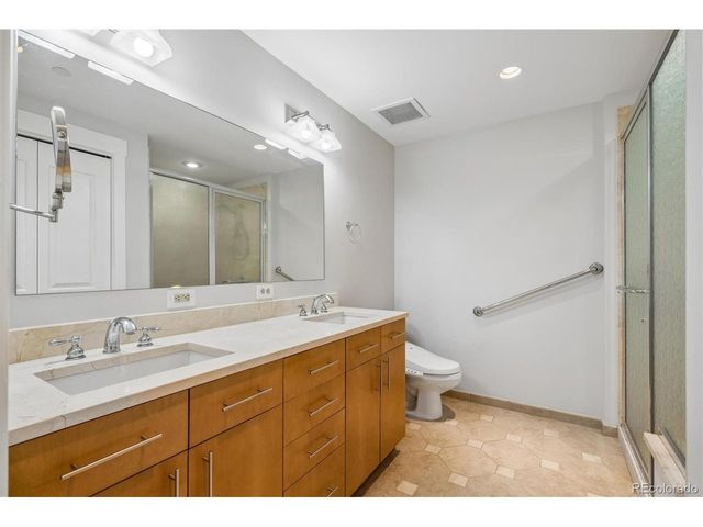 7220 W Bonfils Ln 210, Lakewood, CO 80226