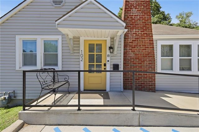 102 SW 2nd Street, Lee's Summit, MO 64063
