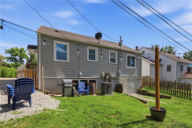 102 SW 2nd Street, Lee's Summit, MO 64063
