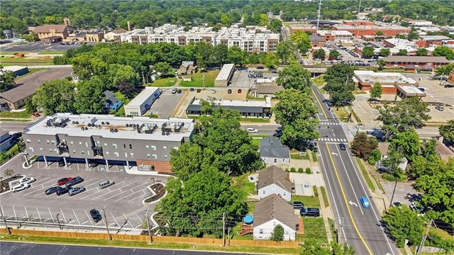 102 SW 2nd Street, Lee's Summit, MO 64063