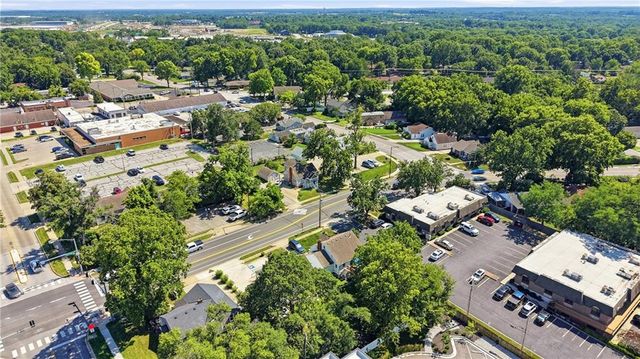 102 SW 2nd Street, Lee's Summit, MO 64063