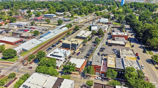 102 SW 2nd Street, Lee's Summit, MO 64063