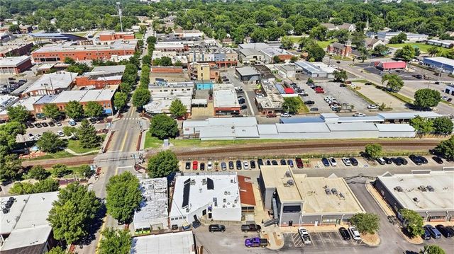 102 SW 2nd Street, Lee's Summit, MO 64063