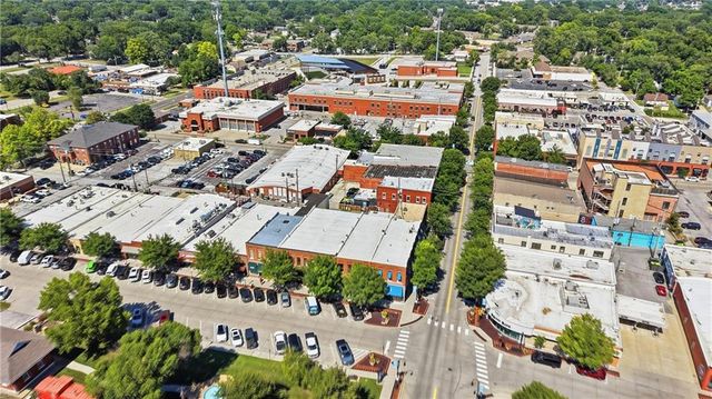 102 SW 2nd Street, Lee's Summit, MO 64063