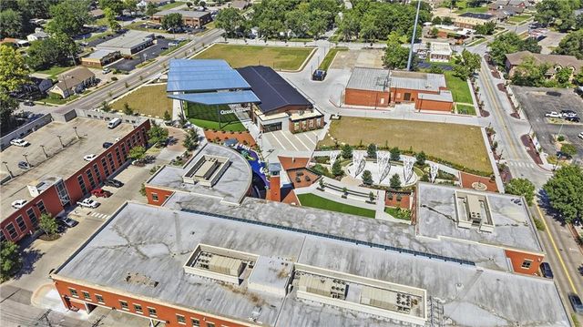102 SW 2nd Street, Lee's Summit, MO 64063