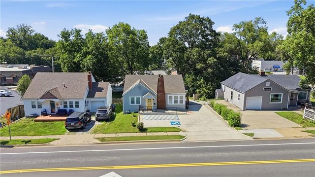 102 SW 2nd Street, Lee's Summit, MO 64063