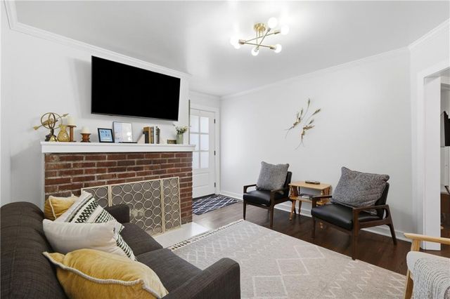 102 SW 2nd Street, Lee's Summit, MO 64063