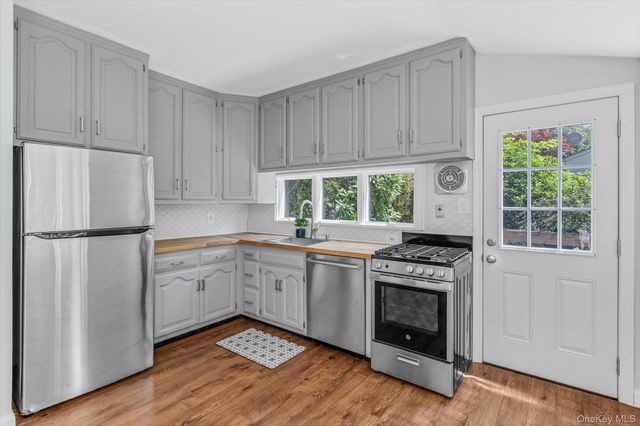 49 Thorney Avenue, Huntington Station, NY 11746