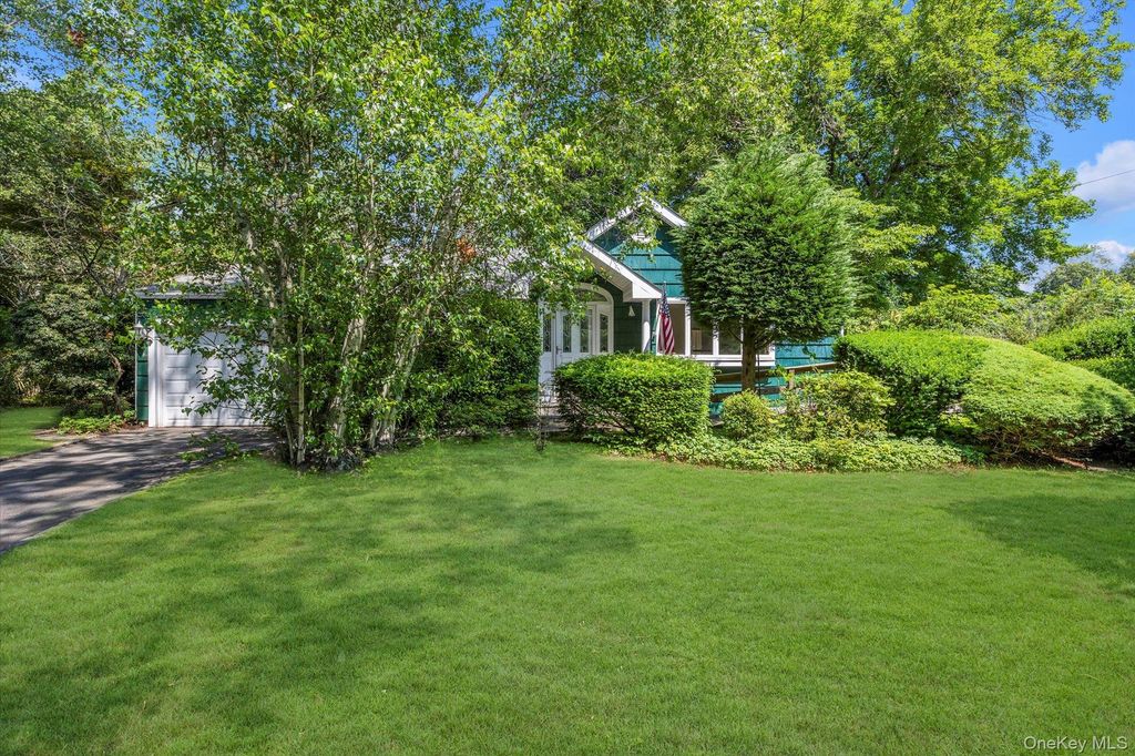 49 Thorney Avenue, Huntington Station, NY 11746