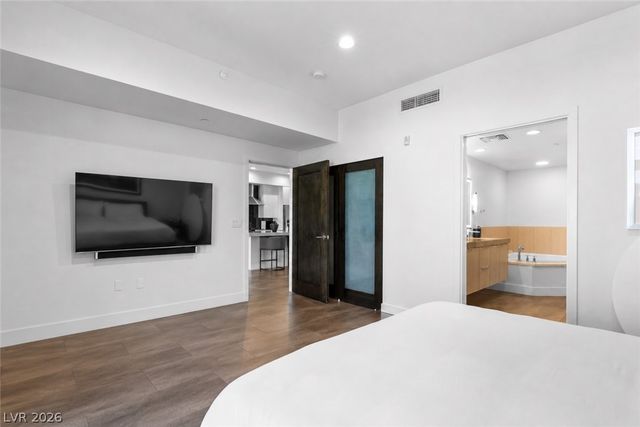 8925 West Flamingo Road 325, Las Vegas, NV 89147