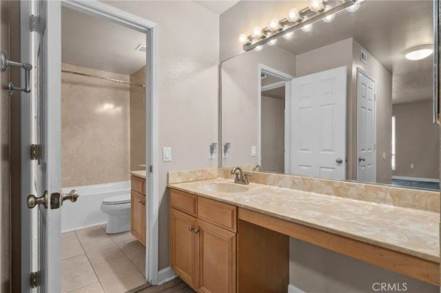 2536 White Oak Place 5, Escondido, CA 92027