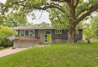 6771 College Avenue, Windsor Heights, IA 50324