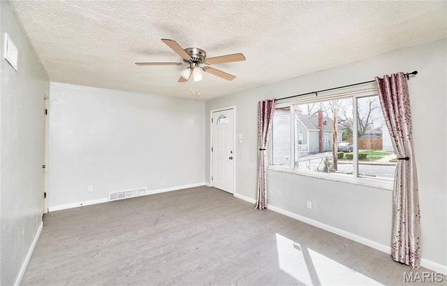 231 E Velma Avenue, St Louis, MO 63125