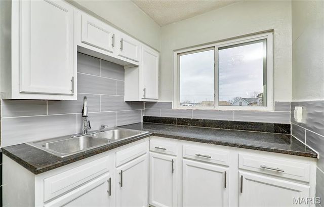 231 E Velma Avenue, St Louis, MO 63125