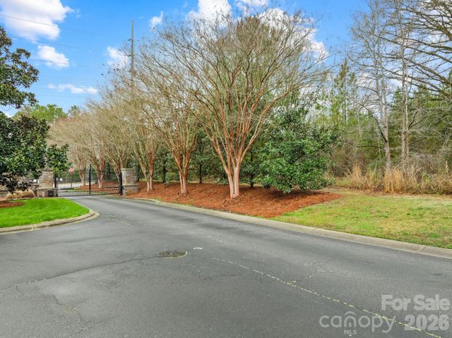 8334 Victoria Lake Drive, Waxhaw, NC 28173