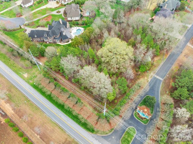 8334 Victoria Lake Drive, Waxhaw, NC 28173