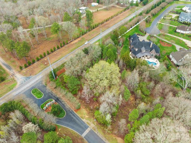 8334 Victoria Lake Drive, Waxhaw, NC 28173