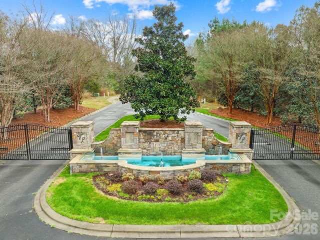 8334 Victoria Lake Drive, Waxhaw, NC 28173