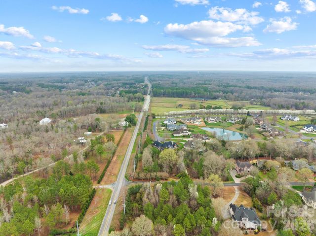 8334 Victoria Lake Drive, Waxhaw, NC 28173