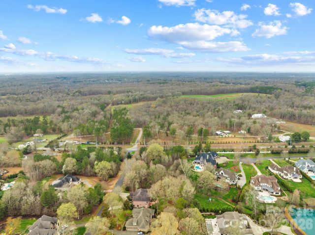 8334 Victoria Lake Drive, Waxhaw, NC 28173
