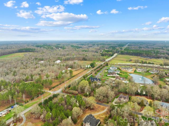 8334 Victoria Lake Drive, Waxhaw, NC 28173