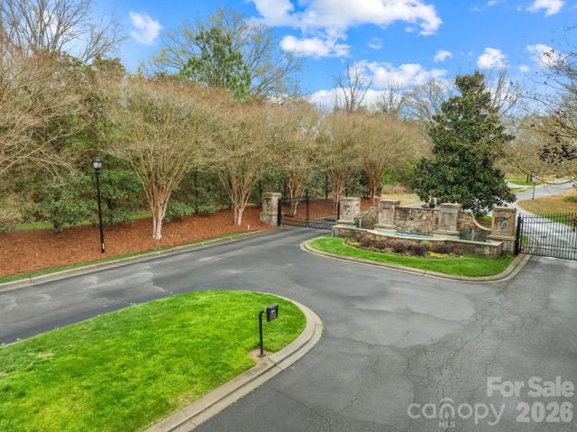 8334 Victoria Lake Drive, Waxhaw, NC 28173