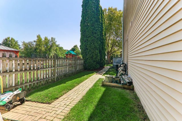 1965 Merlot Court, Wheeling, IL 60090