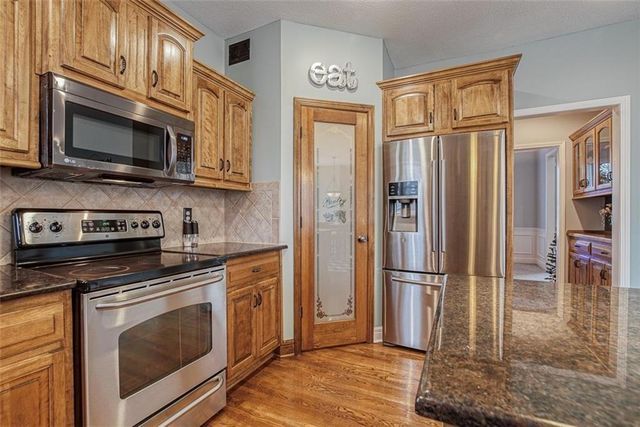 17575 S Brockway Street, Olathe, KS 66062