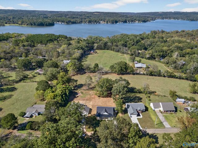 156 Robert Circle, Guntersville, AL 35976
