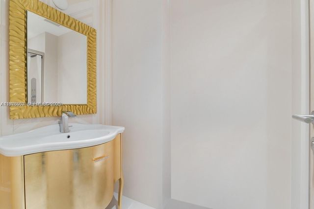 18031 Biscayne Blvd PH01, Aventura, FL 33160