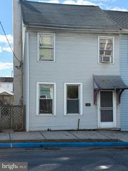 112 N MAIN ST, Topton, PA 19562
