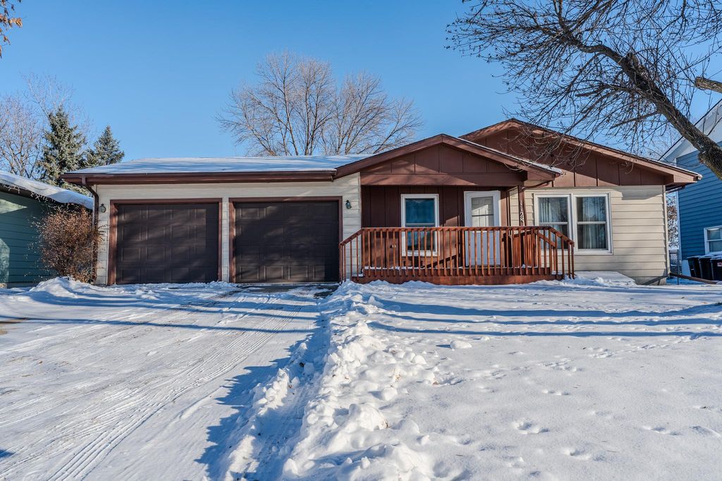 1128 19th Street N, Moorhead, MN 56560