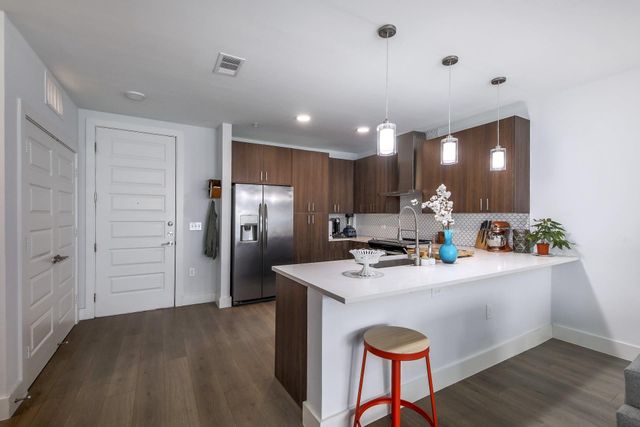 2213 Poquito ST 305, Austin, TX 78722