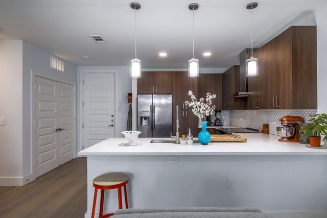 2213 Poquito ST 305, Austin, TX 78722