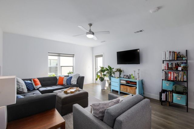 2213 Poquito ST 305, Austin, TX 78722